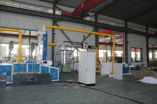 Machine de recyclage des déchets textiles Machine d'ouverture des déchets de vêtements Machine de recyclage des déchets de tissus et de fils de polyester/coton au jet d'eau Machine de cardage de fibres